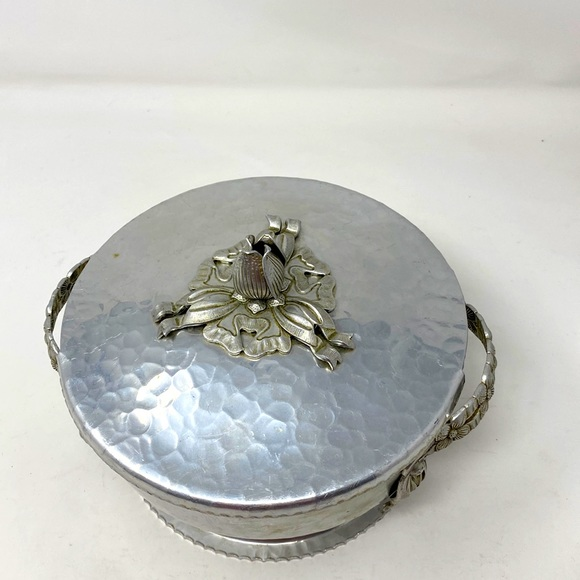 Rodney Kent‎ Tulip Hammered Aluminum Candy Dish with Lid - Picture 1 of 10